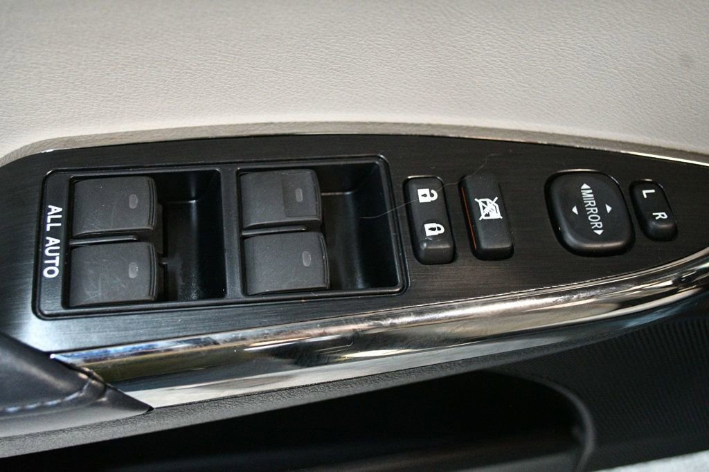 Used 2013 Toyota Avalon XLE Premium FWD image 60