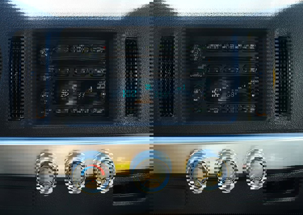 Used 2005 Chevrolet SSR w/ Preferred Equipment Group image 39