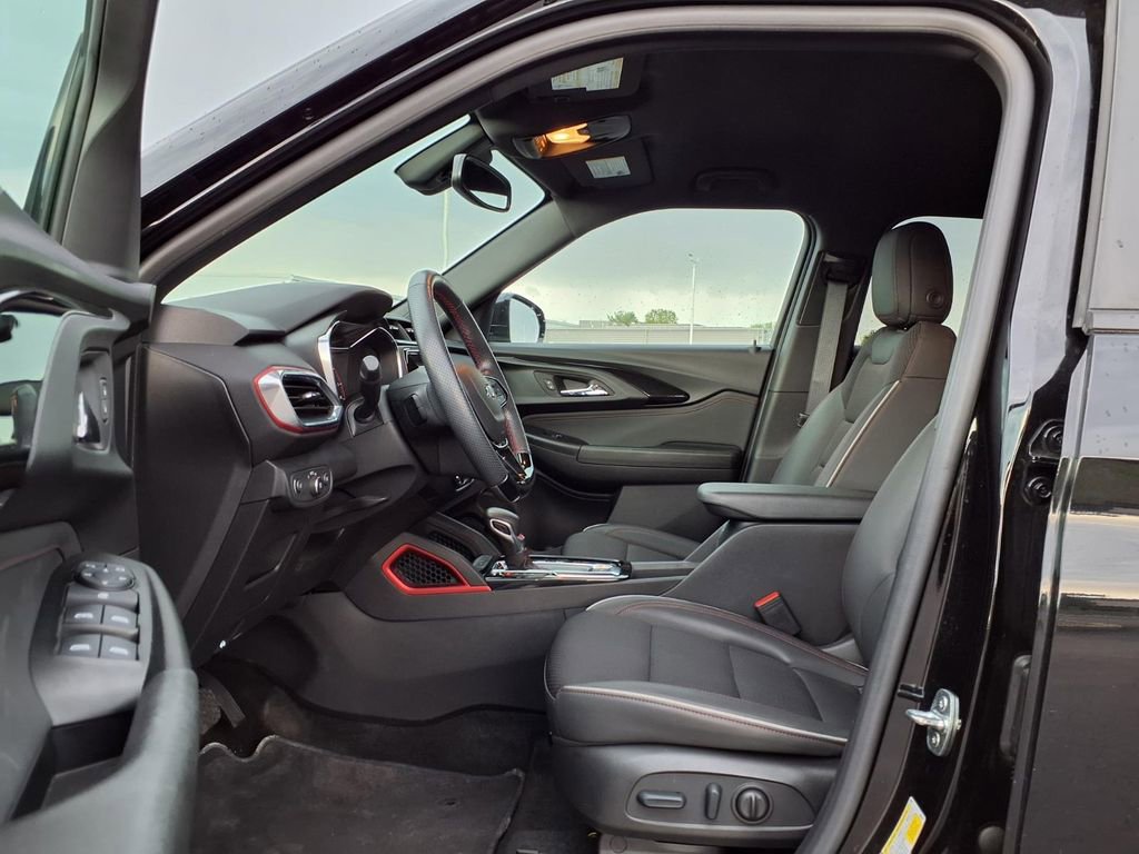 Used 2023 Chevrolet TrailBlazer RS w/ Convenience Package AWD/4WD image 21