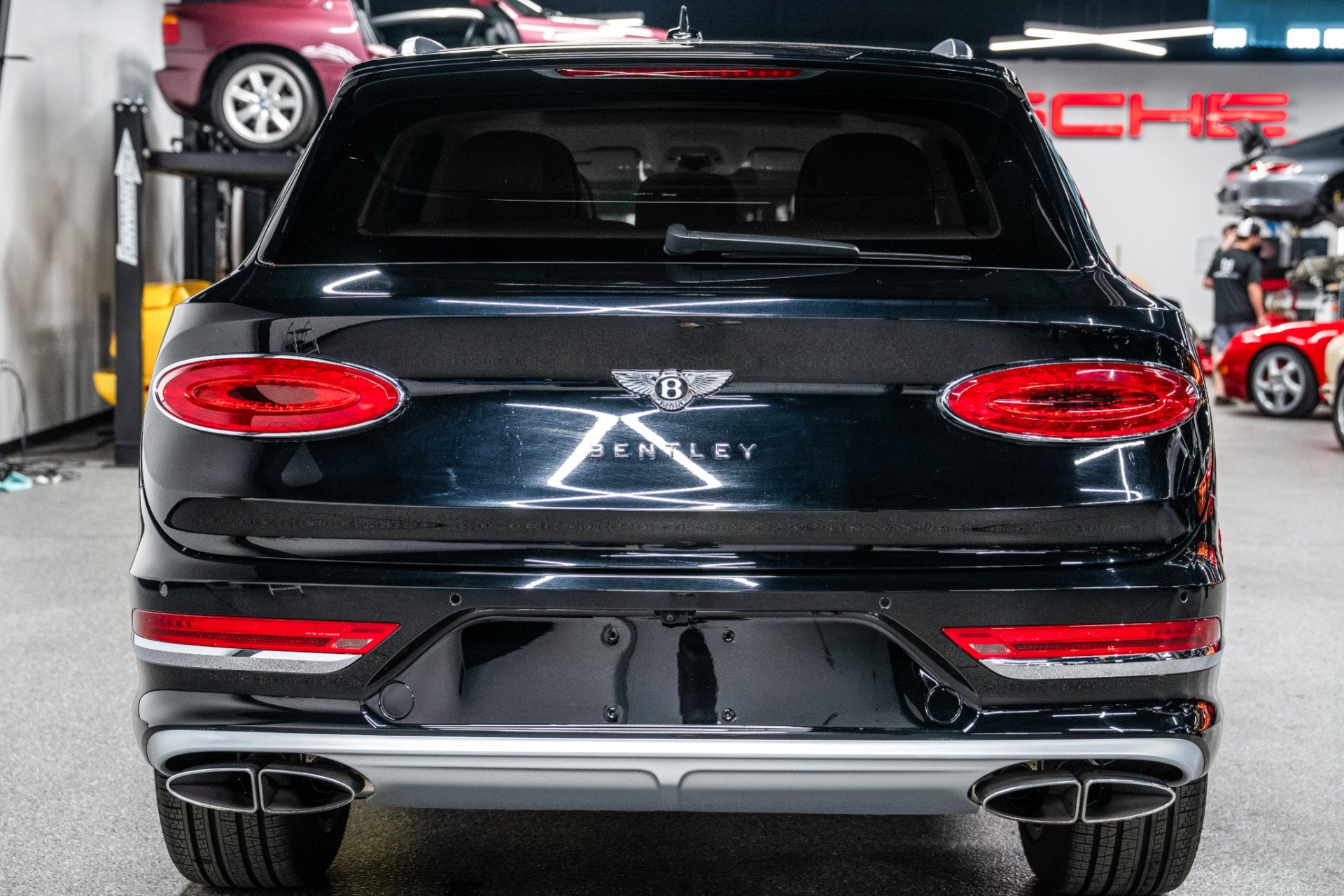 Used 2024 Bentley Bentayga Extended Wheelbase image 7