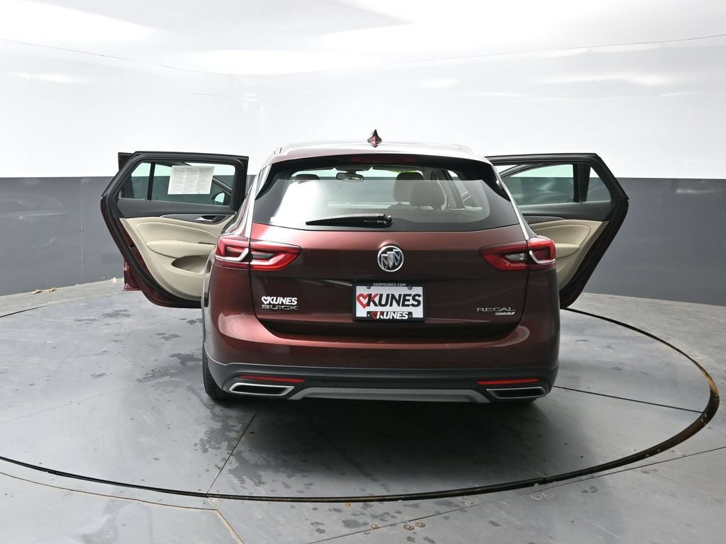 Used 2018 Buick Regal Preferred w/ Sights and Sounds Package AWD/4WD image 59