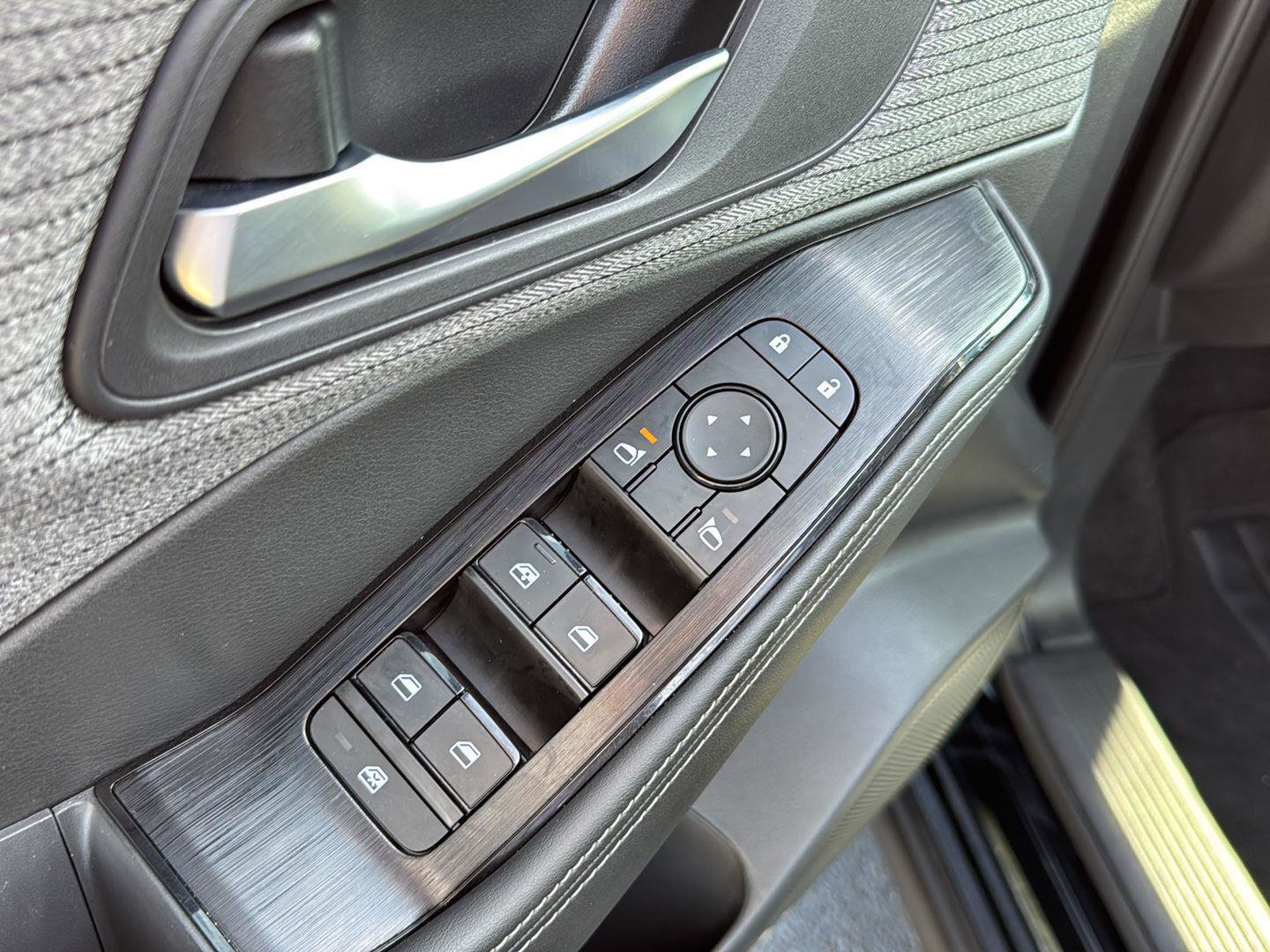 Used 2022 Nissan Rogue SV image 27