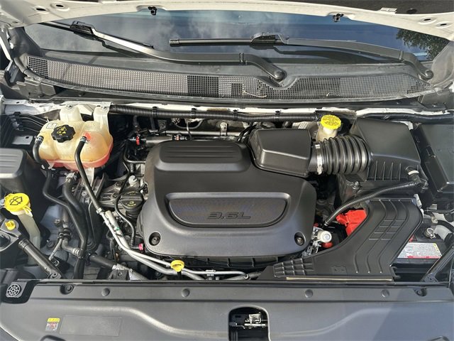 Used 2022 Chrysler Voyager LX image 18