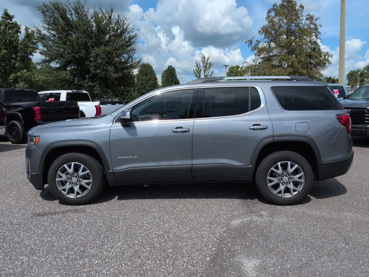 Used 2021 GMC Acadia SLT w/ Preferred Package AWD/4WD image 3