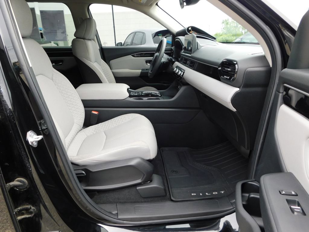 Used 2023 Honda Pilot LX image 16