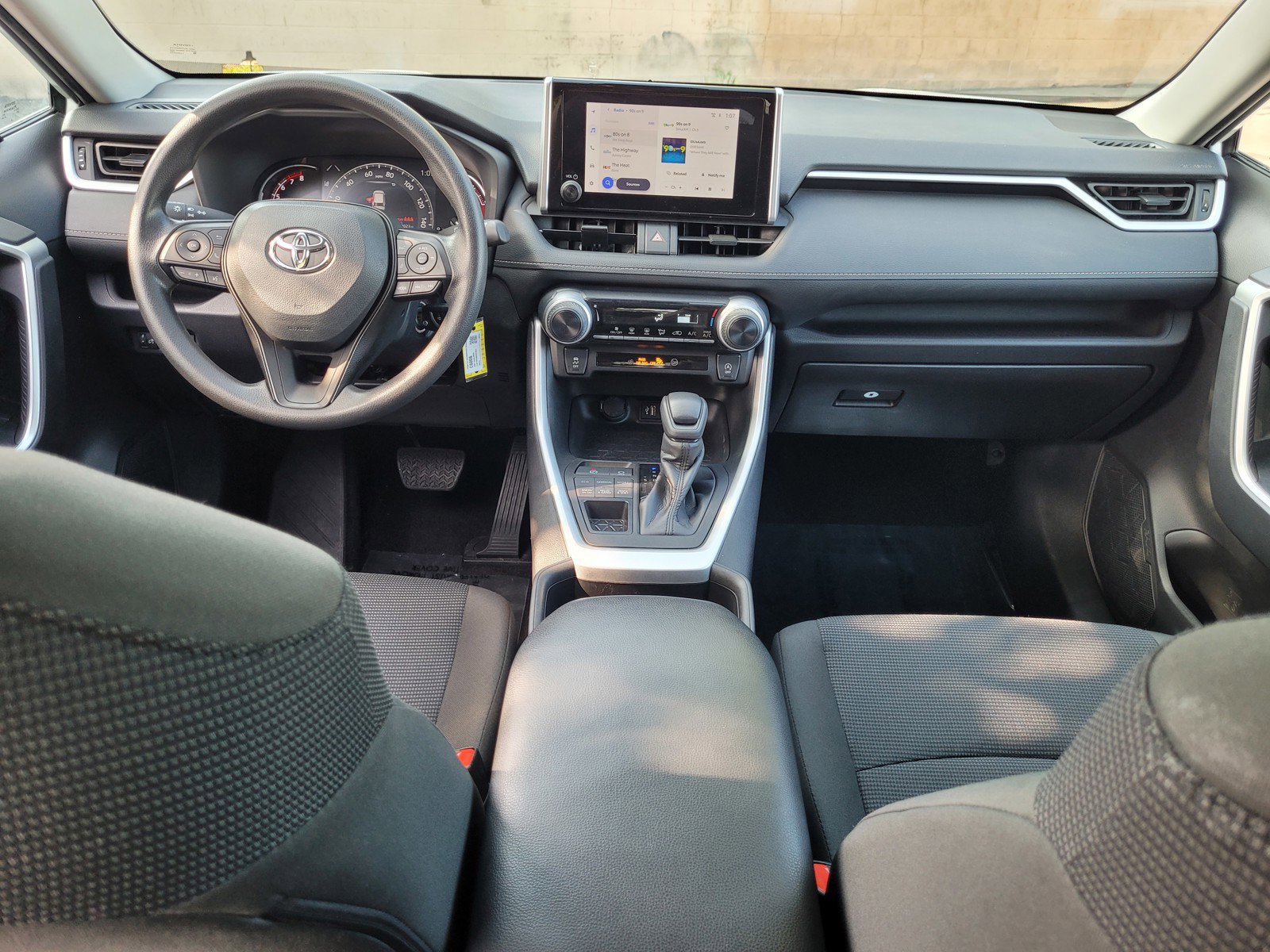 Used 2024 Toyota RAV4 LE image 15