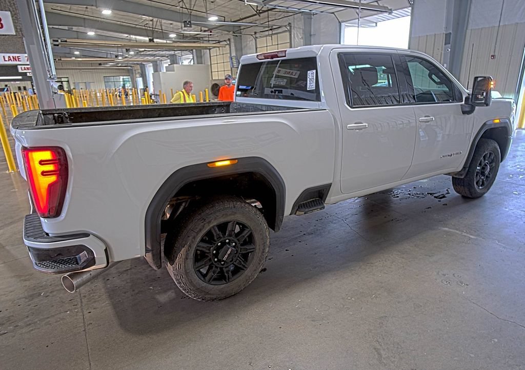 Used 2025 GMC Sierra 2500 AT4 AWD/4WD image 2