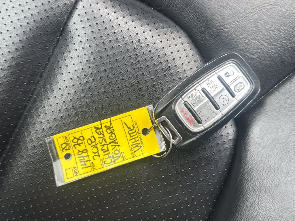 Used 2020 Chrysler Voyager Lxi FWD image 37