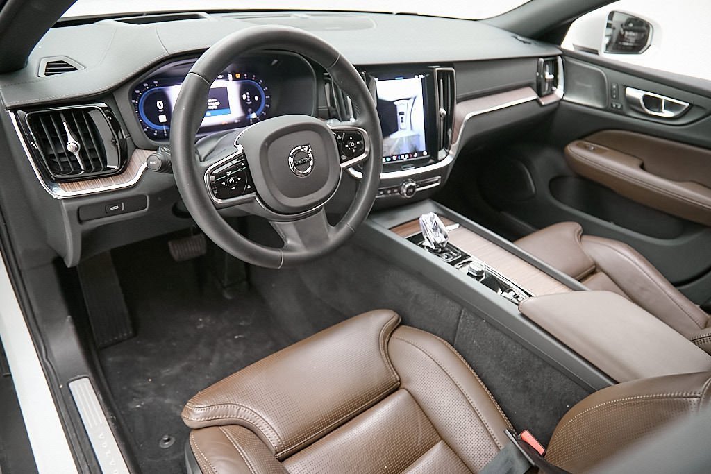 Certified 2024 Volvo V60 B5 Cross Country Ultimate image 12
