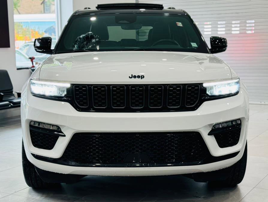 Used 2024 Jeep Grand Cherokee Summit image 2