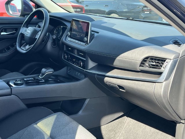 Used 2025 Nissan Rogue SV AWD/4WD image 25