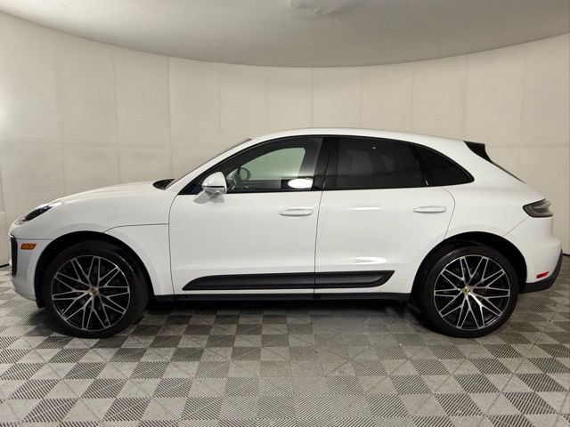 Used 2023 Porsche Macan image 3