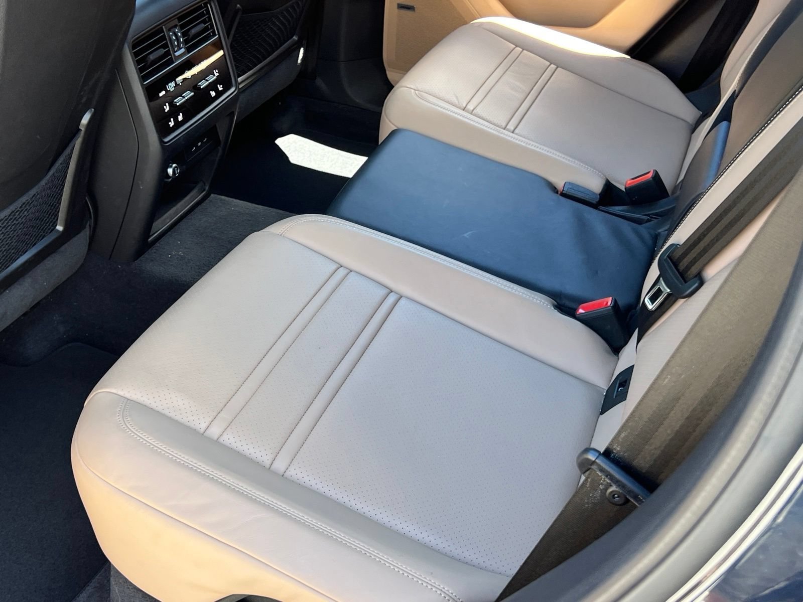 Certified 2024 Porsche Cayenne Coupe AWD/4WD image 19