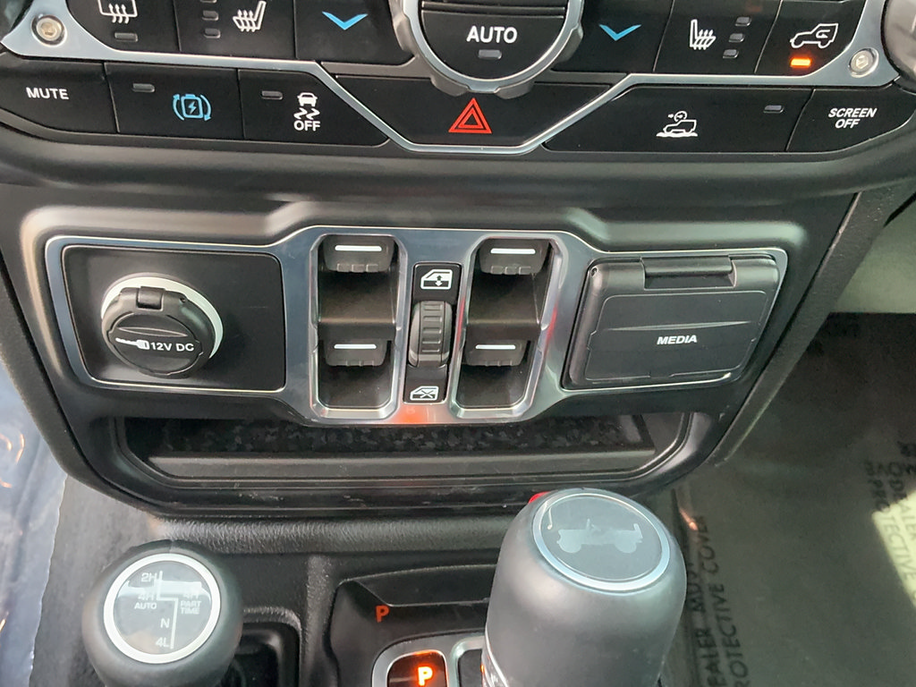 Used 2023 Jeep Wrangler Unlimited Sahara w/ Cold Weather Group AWD/4WD image 27