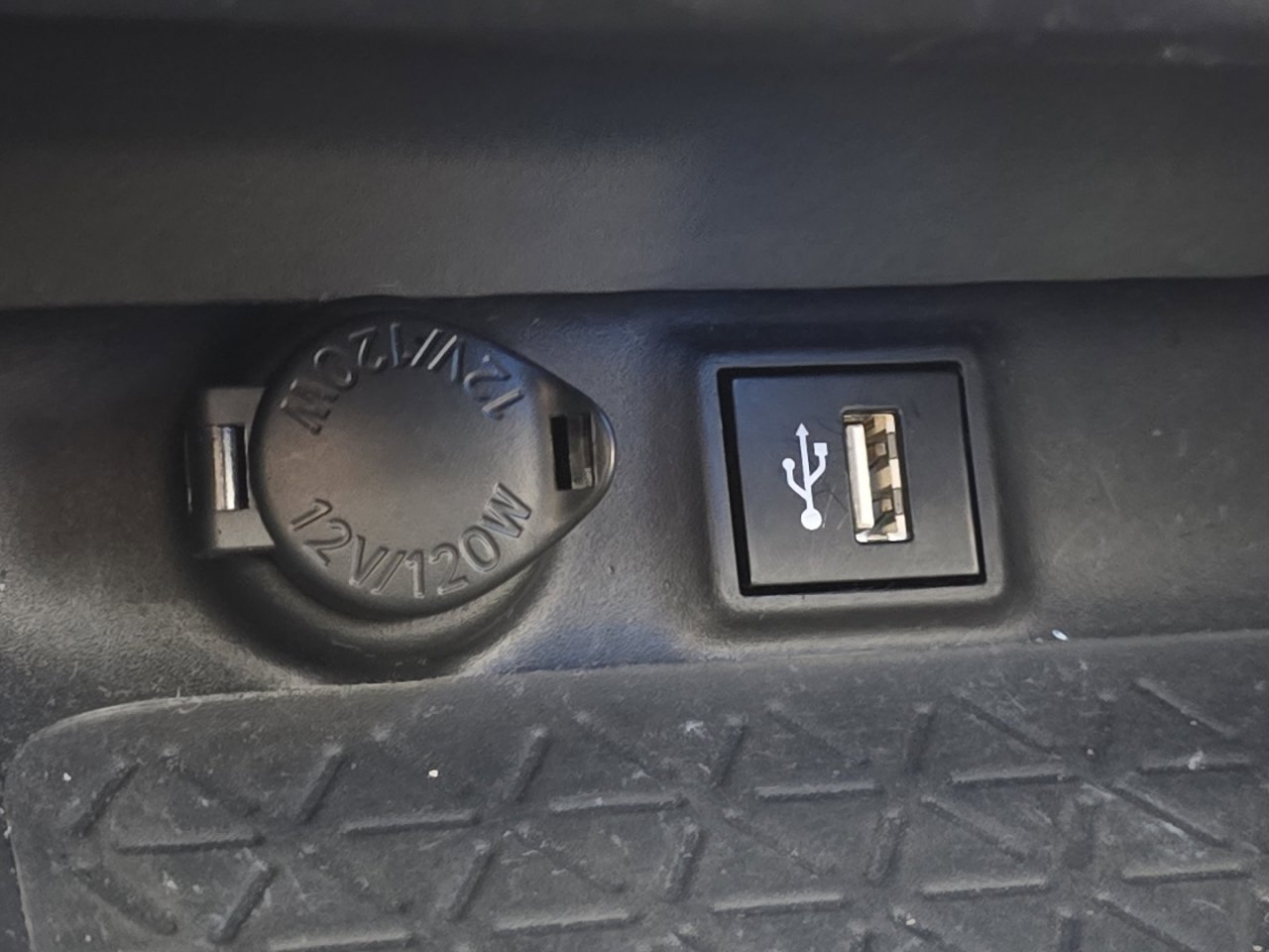 Used 2024 Toyota RAV4 XSE AWD/4WD image 30