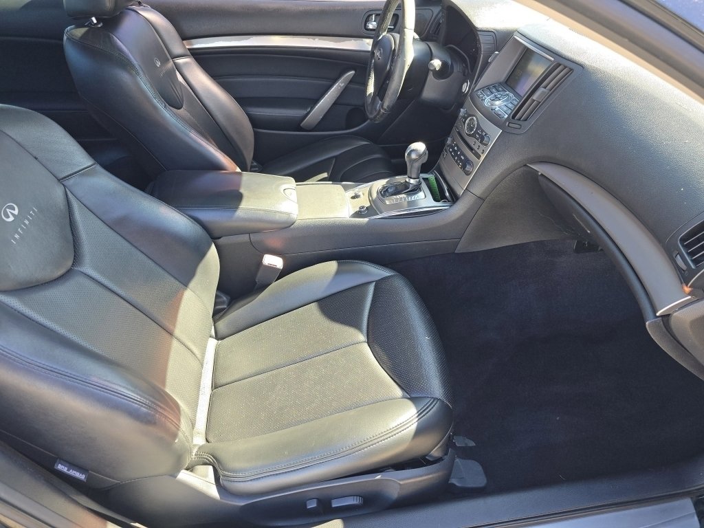 Used 2011 INFINITI G37 Journey w/ Premium Pkg image 21