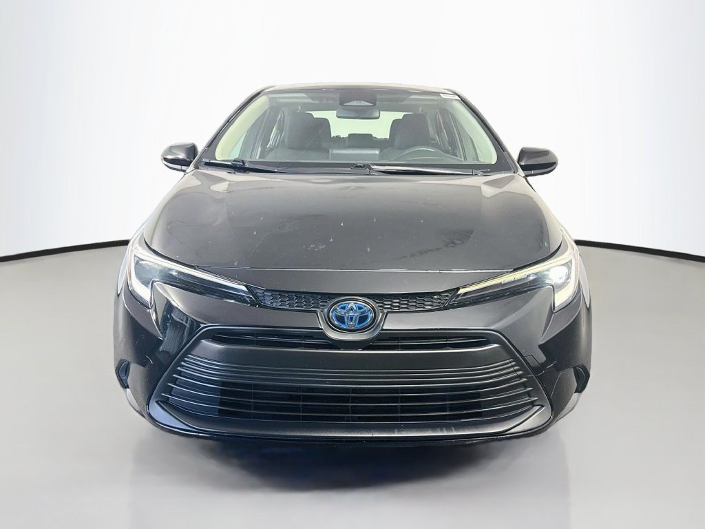 Used 2023 Toyota Corolla LE FWD image 2
