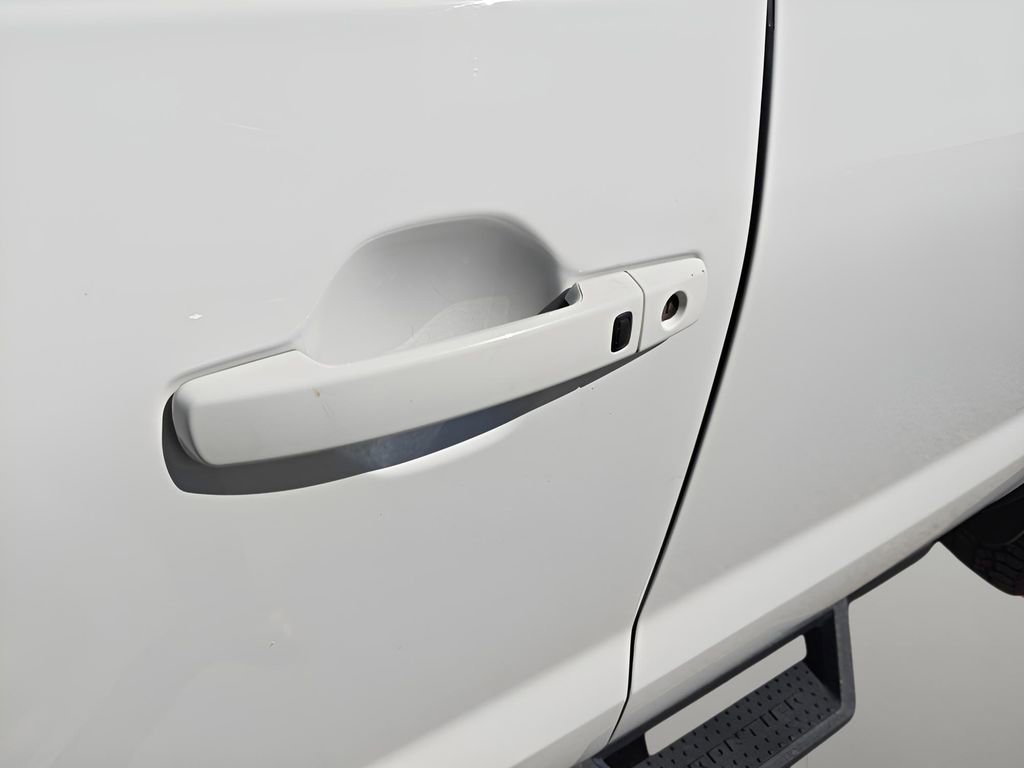 Used 2023 Nissan Frontier PRO-4X w/ Pro Convenience Package image 12