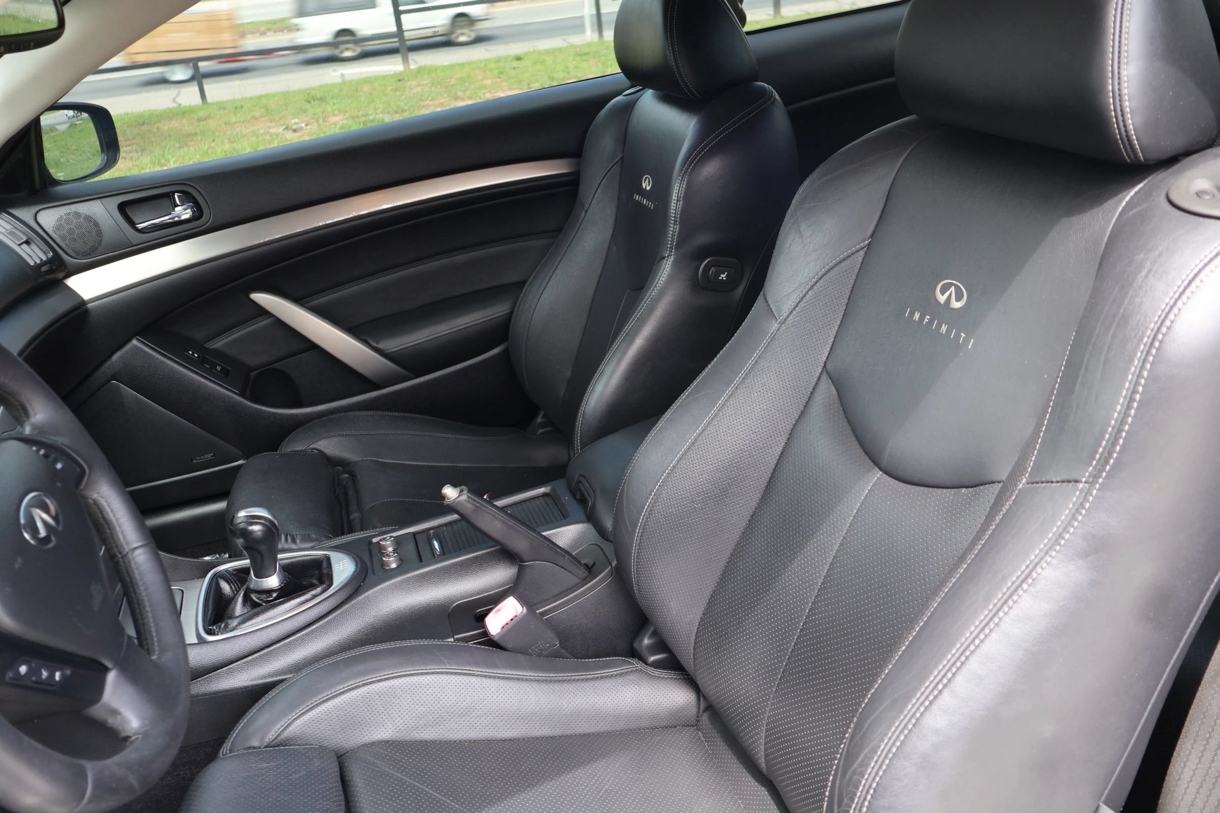 Used 2010 INFINITI G37 Sport w/ Navigation Pkg RWD image 18