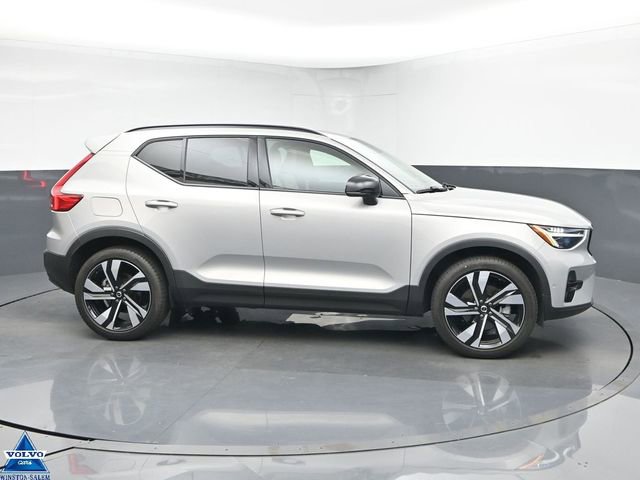 Used 2024 Volvo XC40 B5 Plus w/ Protection Package Premier image 1
