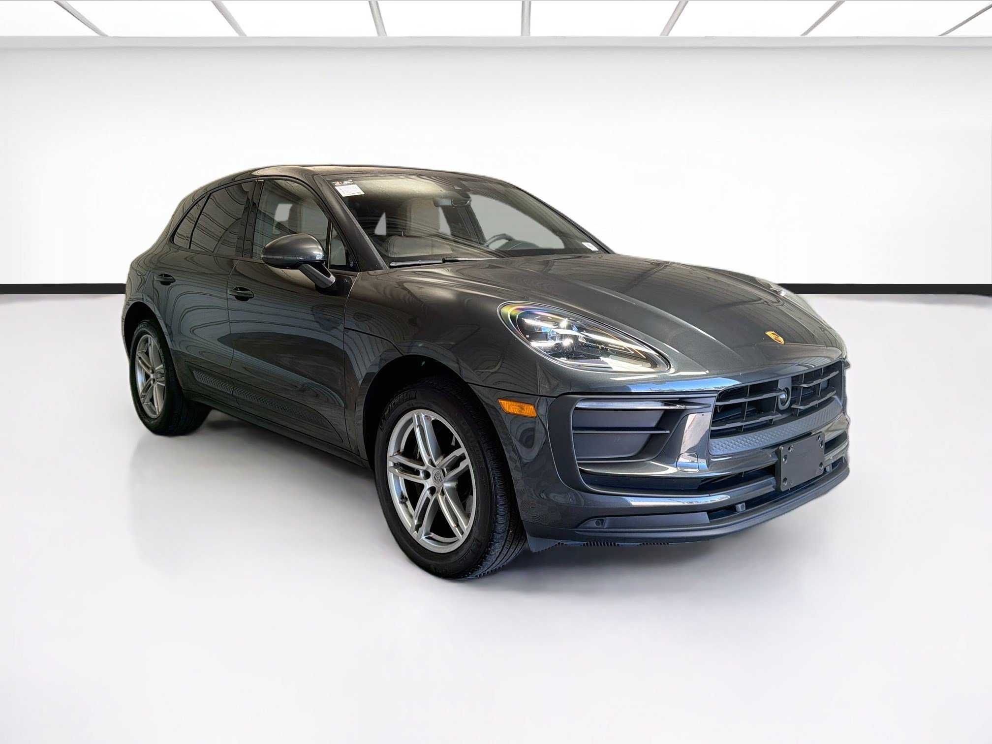Used 2023 Porsche Macan AWD/4WD image 3