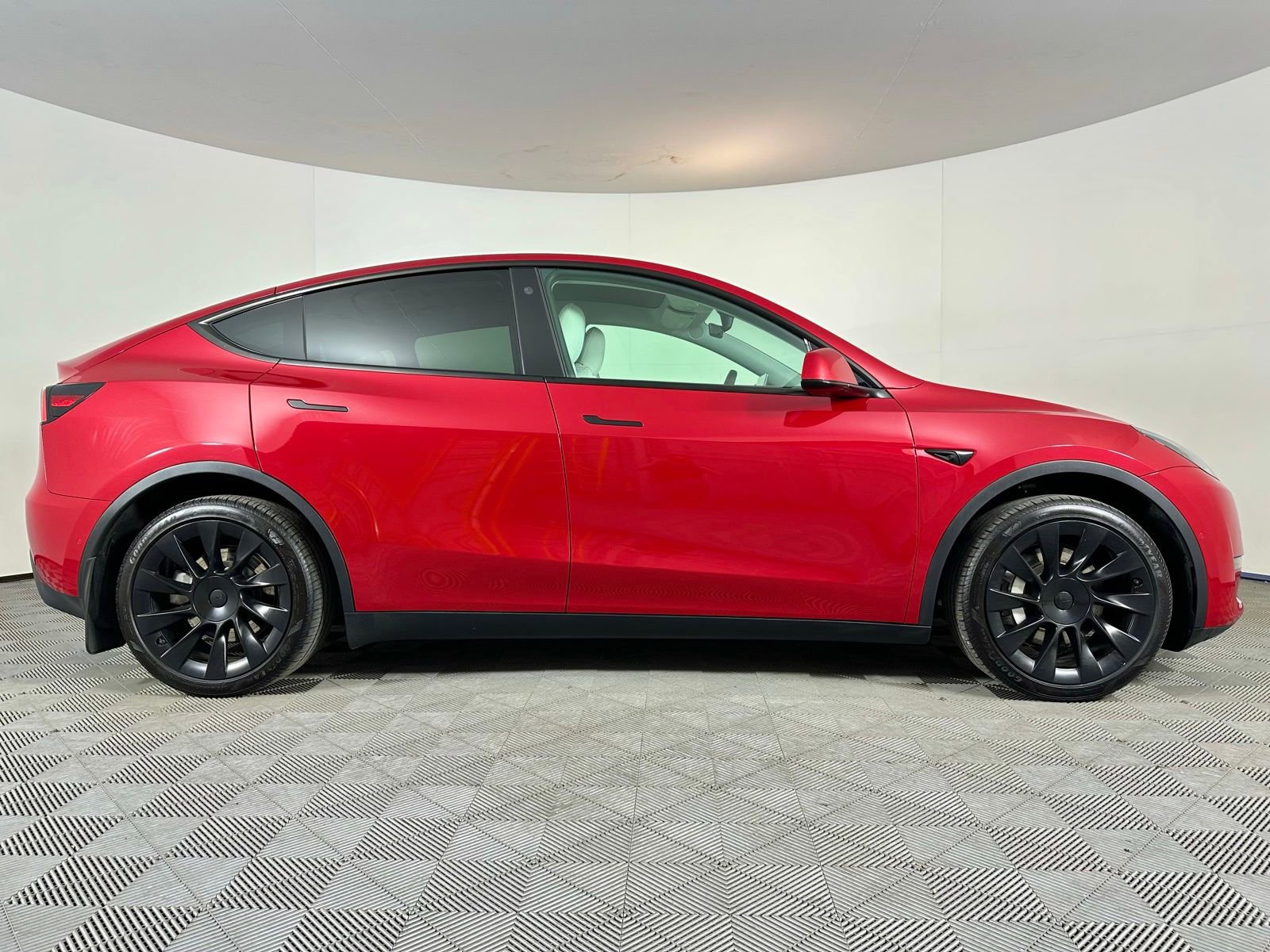 Used 2021 Tesla Model Y Long Range AWD/4WD image 28