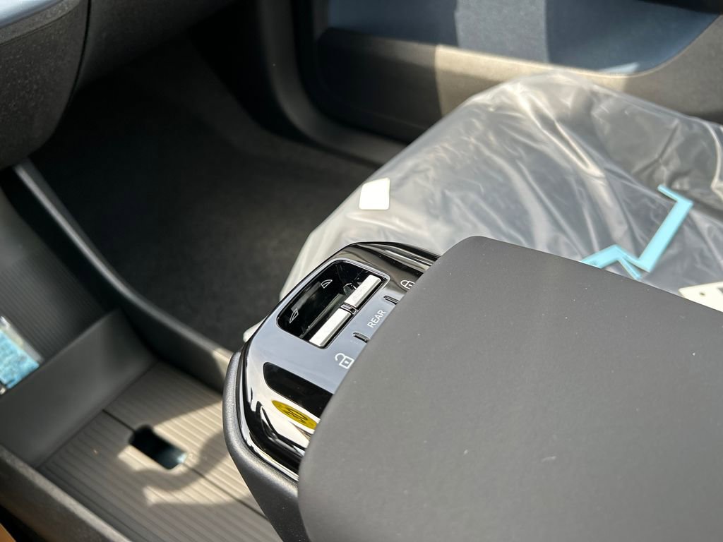 New 2026 Volvo EX30 Plus w/ Protection Package Premier image 18