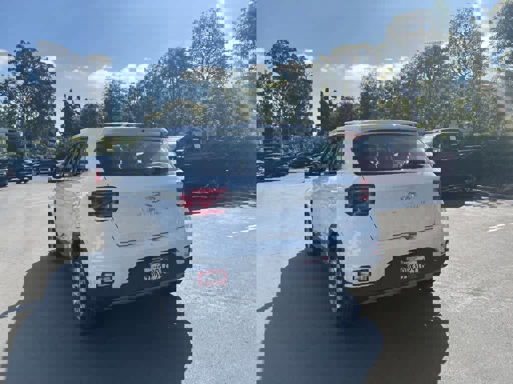 Used 2022 Hyundai Venue SE FWD image 4