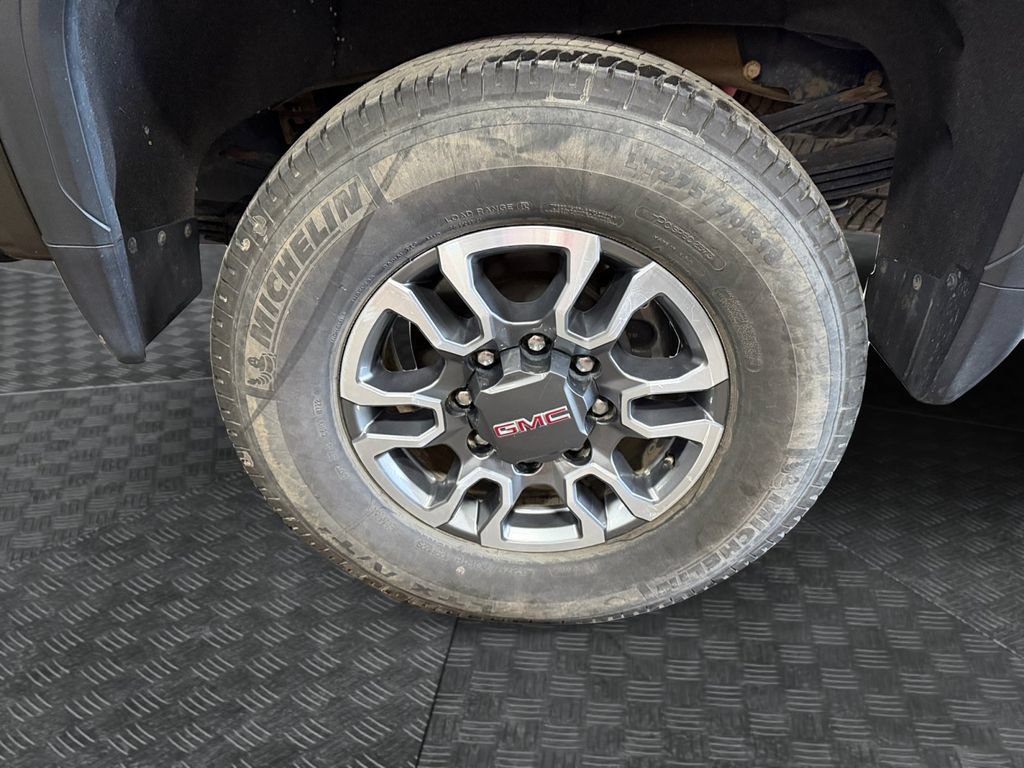 Used 2022 GMC Sierra 3500 AT4 w/ AT4 Preferred Package AWD/4WD image 14