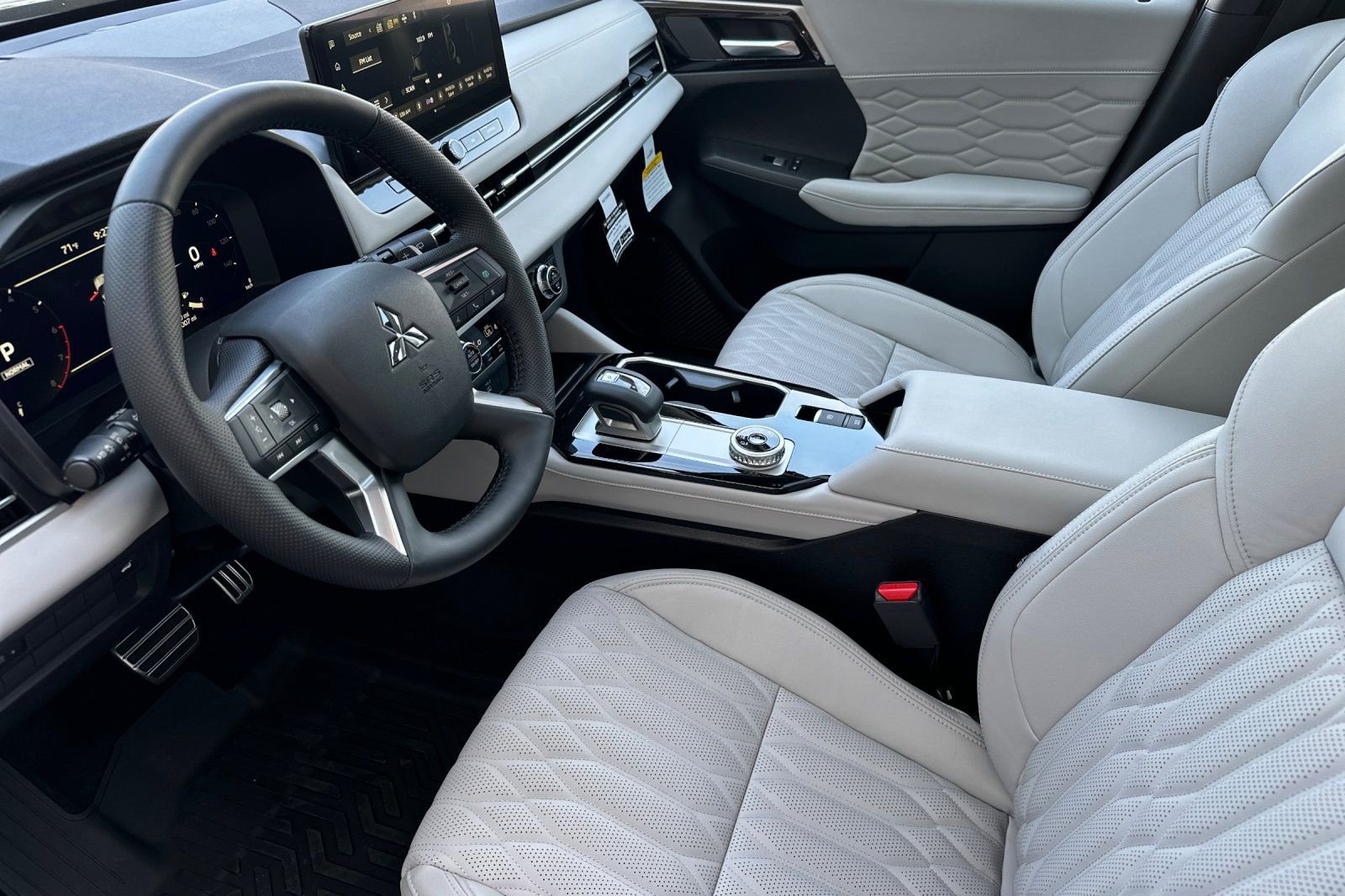 New 2025 Mitsubishi Outlander SEL image 9