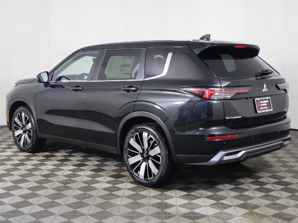 New 2026 Mitsubishi Outlander SE image 11