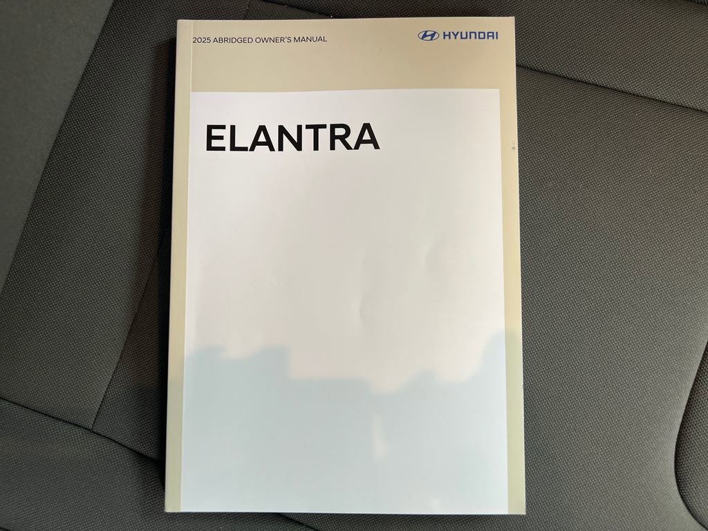 Used 2025 Hyundai Elantra SEL image 25