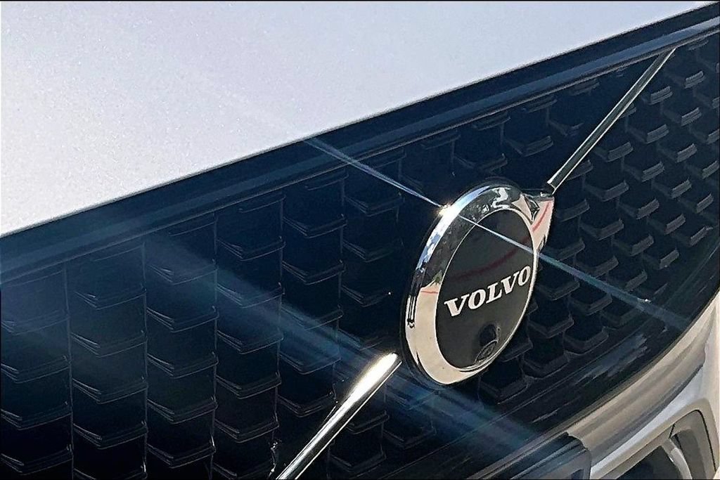Certified 2023 Volvo XC60 B5 Plus w/ Climate Package AWD/4WD image 38