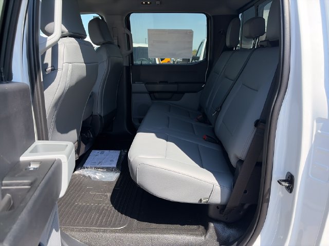 New 2026 Ford F550 4x4 Crew Cab image 23
