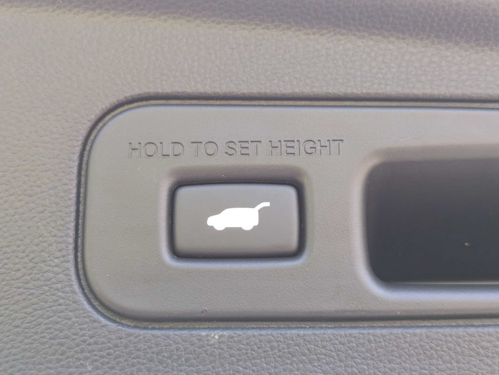 Used 2025 Acura MDX w/ Technology Package FWD image 14