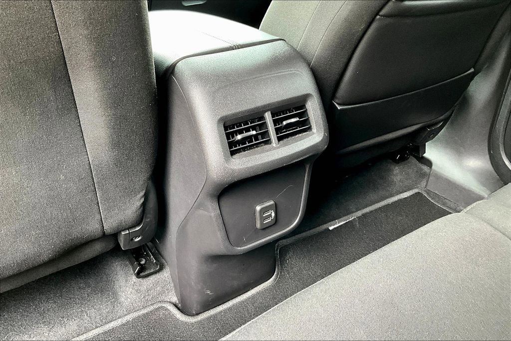 Used 2024 GMC Terrain SLE image 31