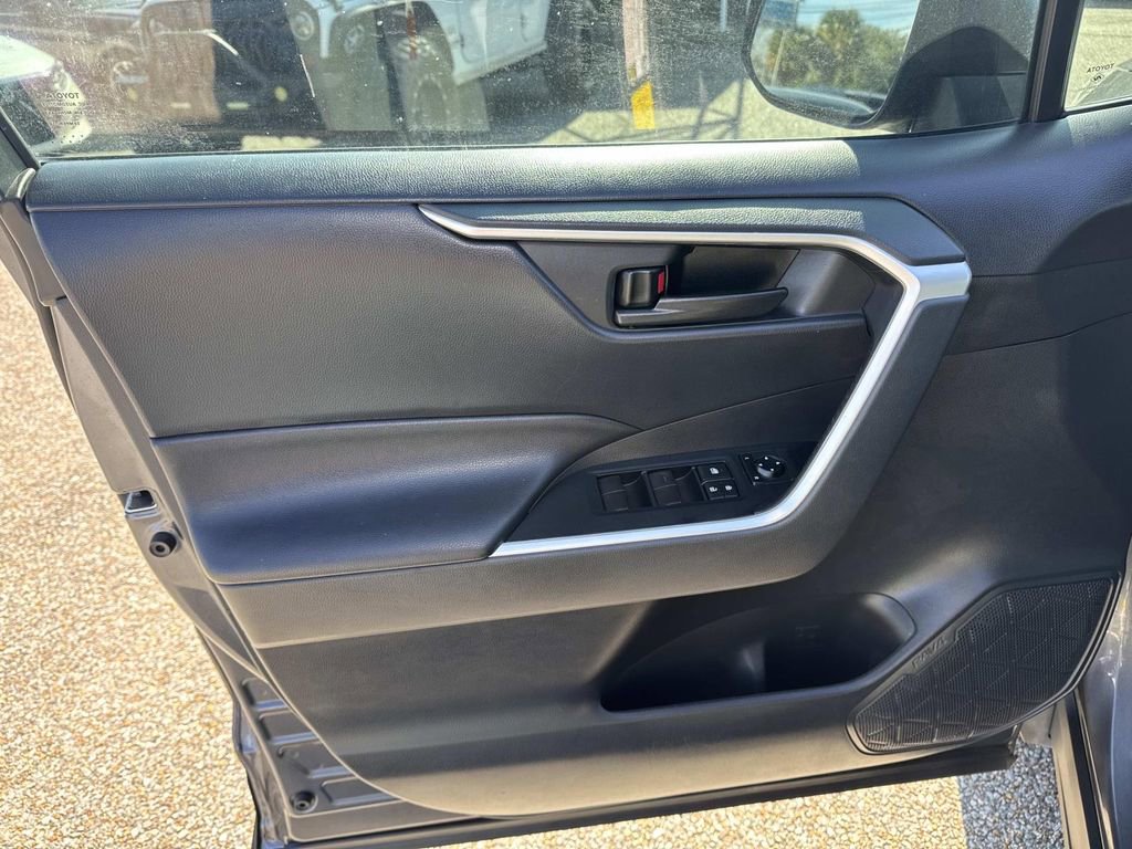 Used 2019 Toyota RAV4 LE image 20
