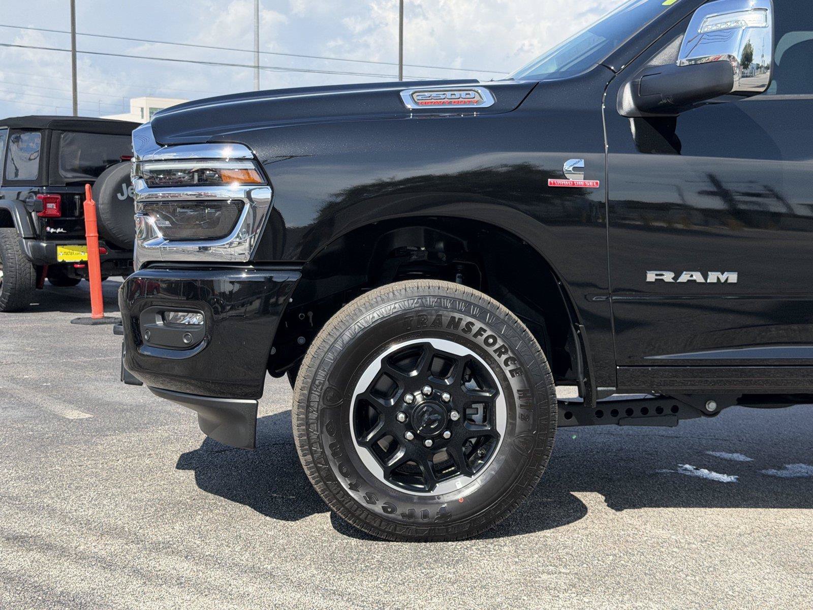 Used 2025 RAM 2500 Laramie AWD/4WD image 10