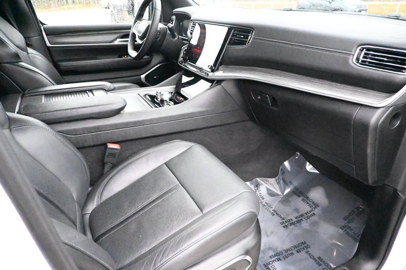 Used 2024 Jeep Wagoneer Series III AWD/4WD image 26