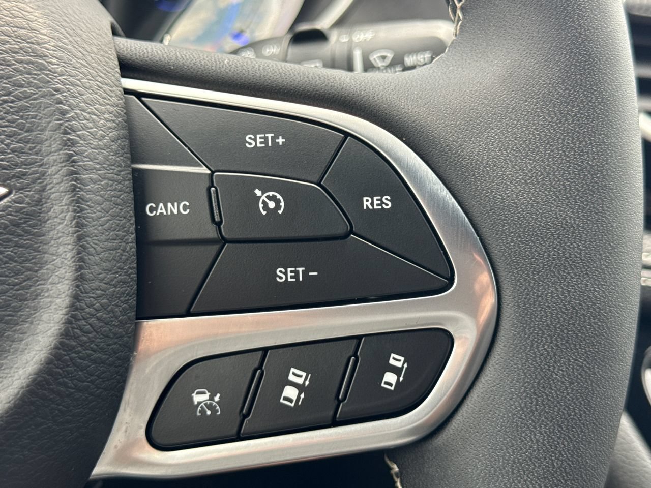 Used 2026 Chrysler Pacifica Select FWD image 30