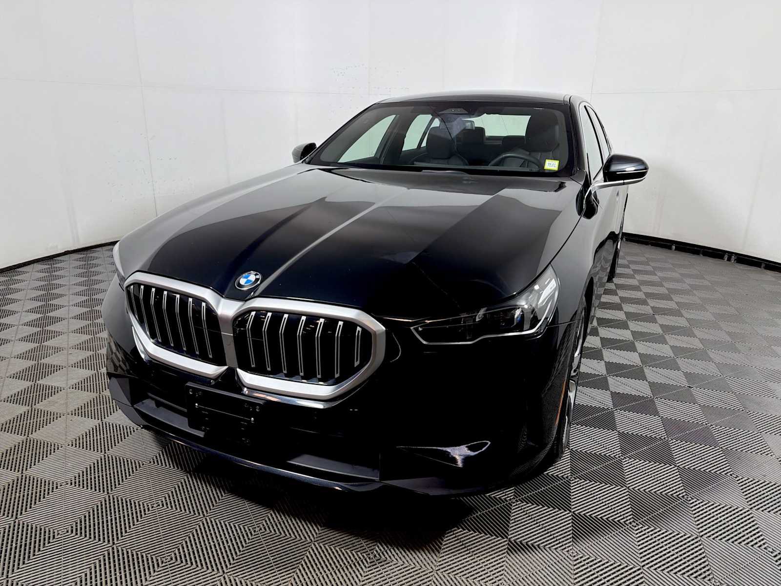 Used 2024 BMW 530i xDrive w/ Premium Package AWD/4WD image 3