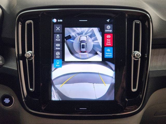 Certified 2026 Volvo XC40 B5 Plus AWD/4WD image 17