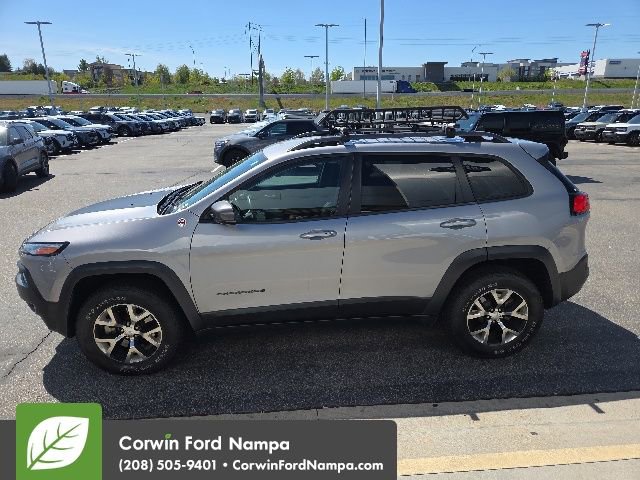 Used 2018 Jeep Cherokee Trailhawk w/ Cold Weather Group AWD/4WD image 4