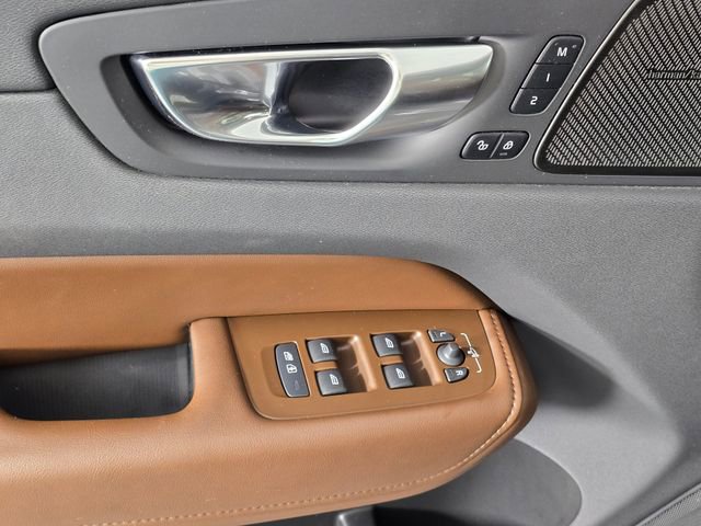 Used 2023 Volvo XC60 T8 Ultimate w/ Climate Package image 25
