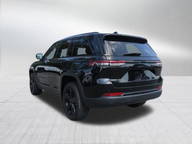 Used 2023 Jeep Grand Cherokee Altitude AWD/4WD image 6
