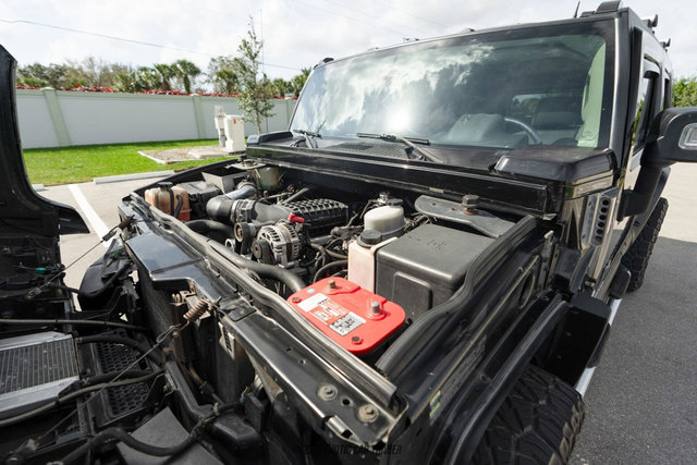 Used 2004 HUMMER H2 w/ Preferred Equipment Group image 19