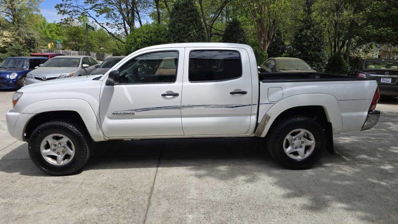 Used 2006 Toyota Tacoma PreRunner RWD image 2