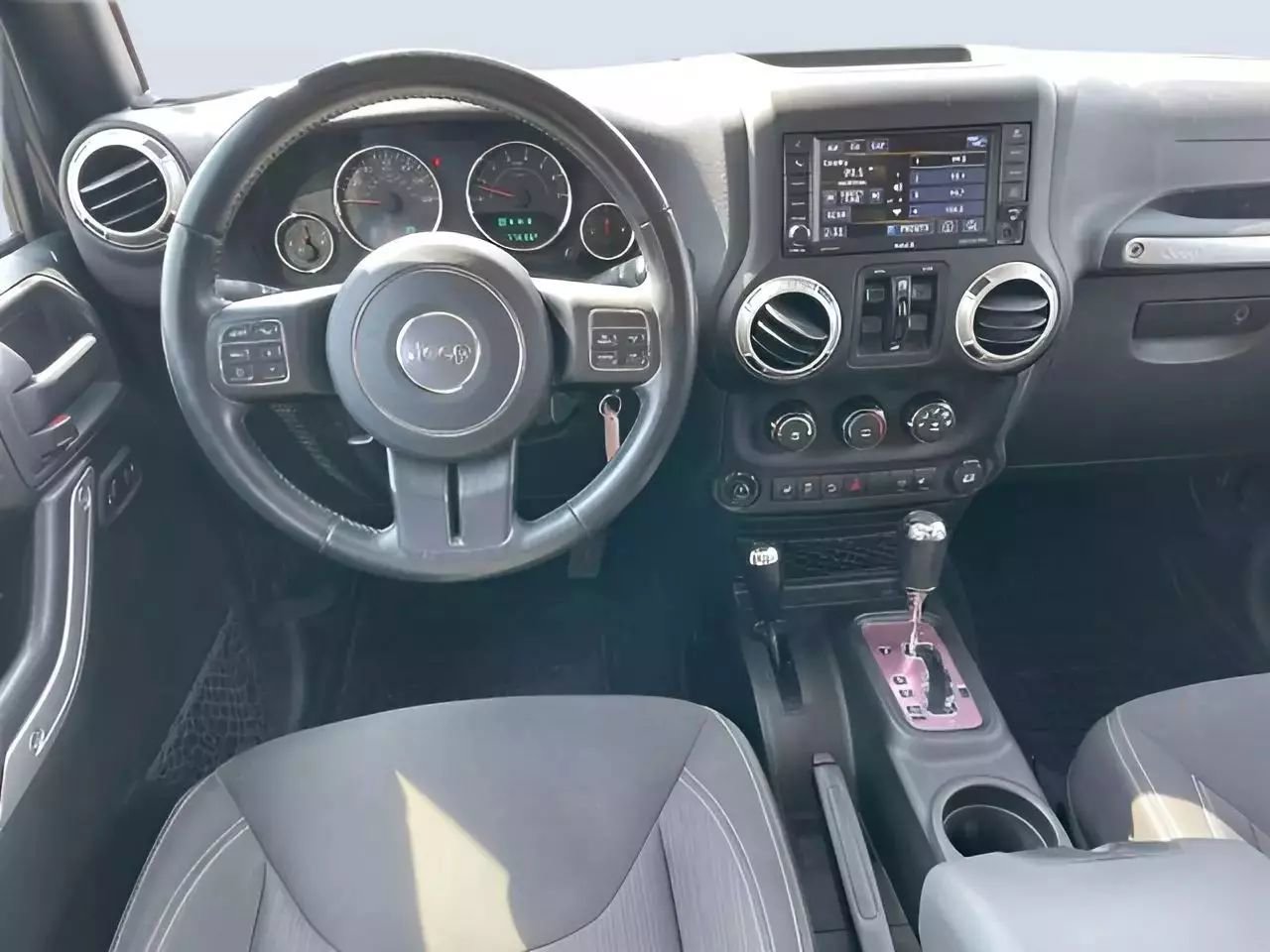 Used 2018 Jeep Wrangler Unlimited Rubicon w/ Cold Weather Group image 18