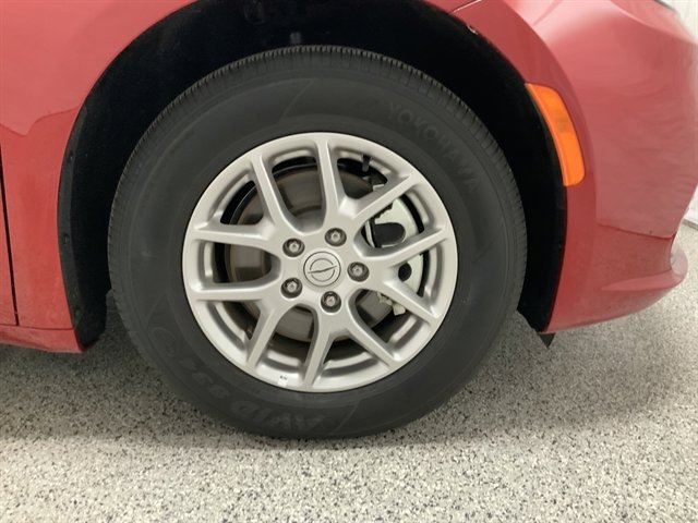 Used 2025 Chrysler Pacifica Select FWD image 14