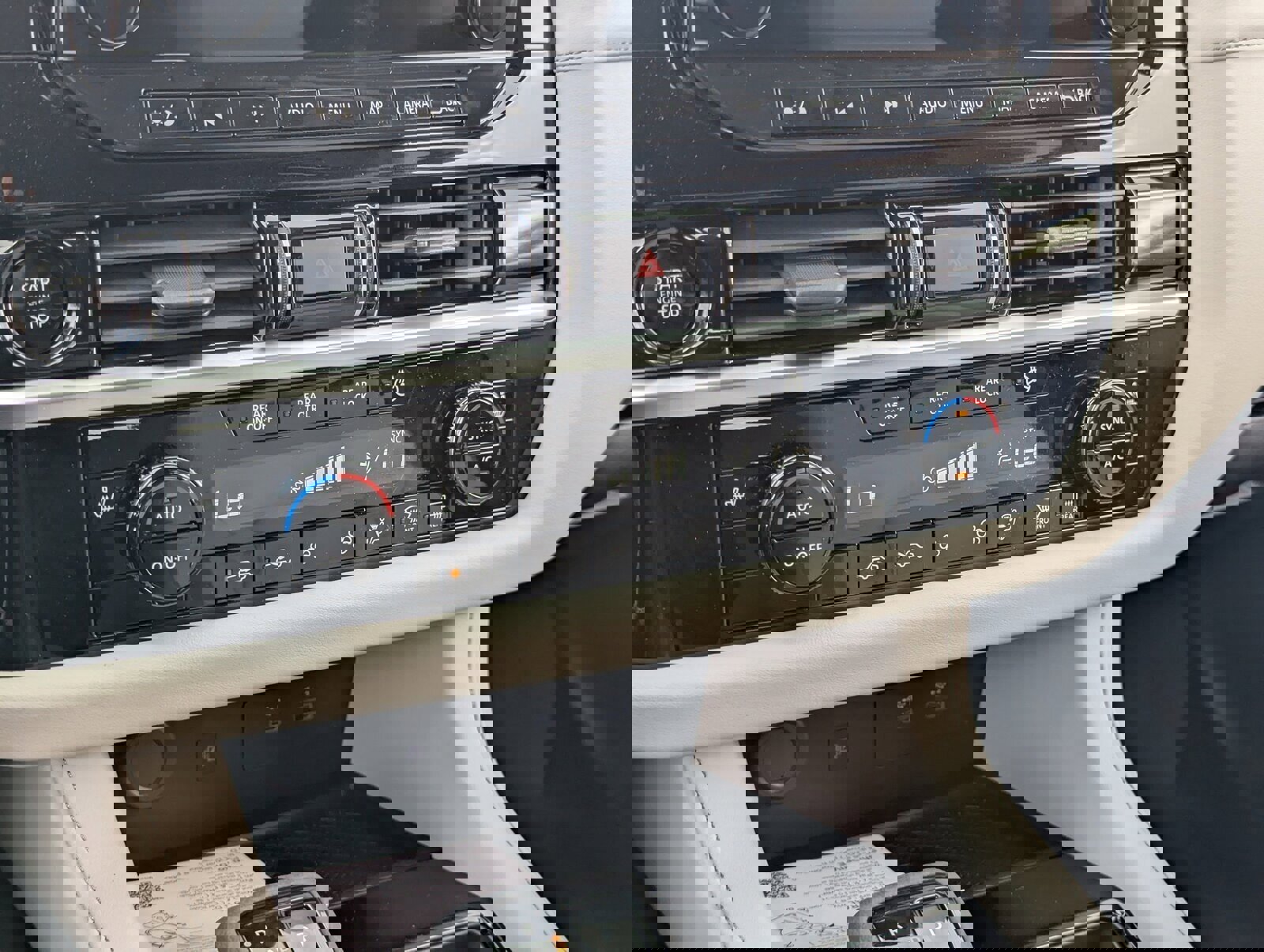 New 2025 Nissan Pathfinder SL image 18